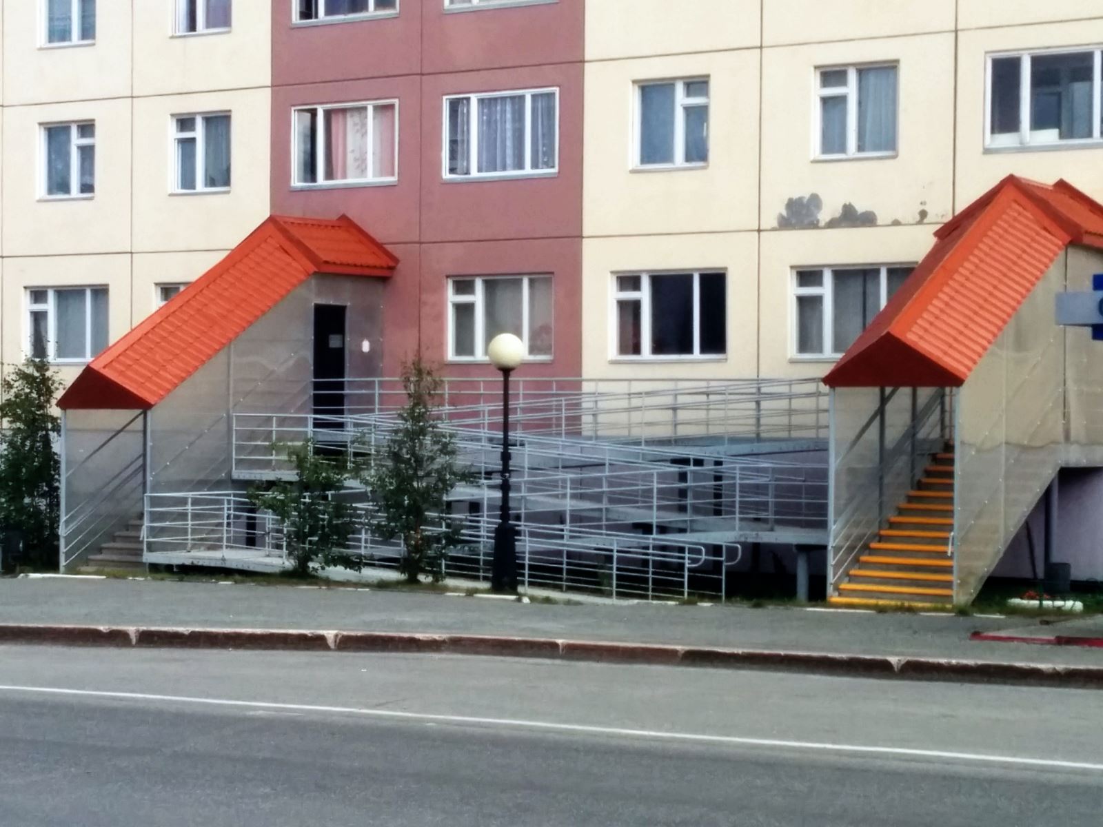 Access to the building